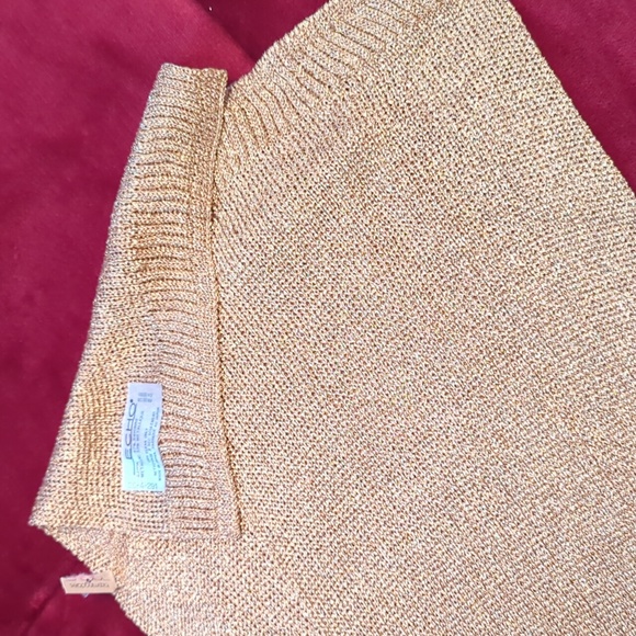 Gold metallic scarf - Picture 2 of 4